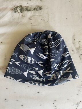 Skida Navy Fish Print Beanie Hat - White Fish Pattern